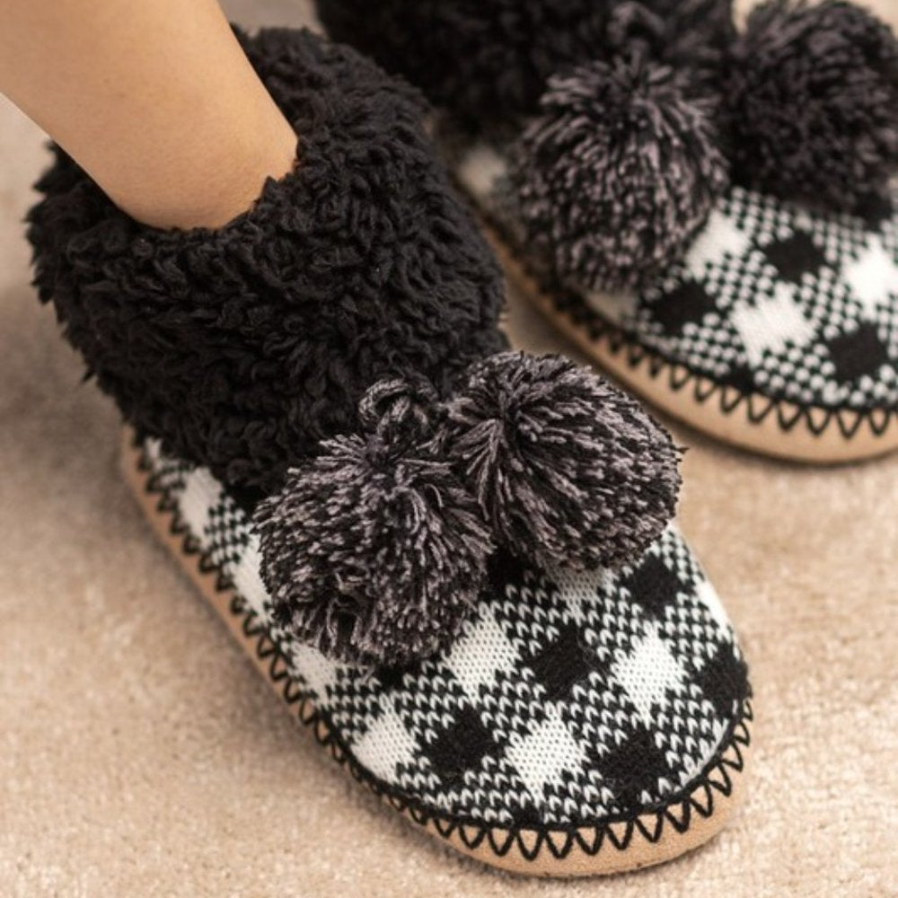 Black & White Buffalo Check Plaid Fuzzy Ankle & Pom Poms Indoor Slipper size 8-10