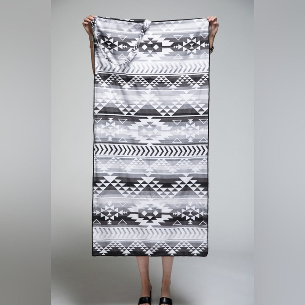 2 in 1 Beach Towel & Bag - Shoulder Bag Turns Into a Beach Towel! - Black White
