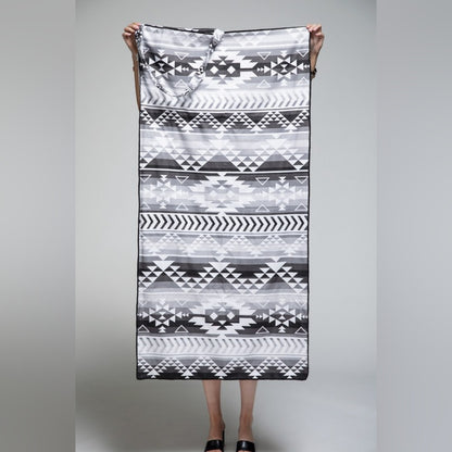 2 in 1 Beach Towel & Bag - Shoulder Bag Turns Into a Beach Towel! - Black White