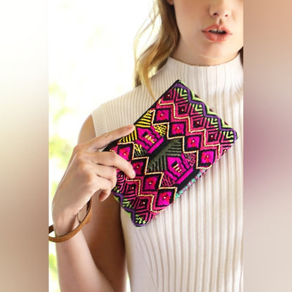 Handmade Vivid Ethnic Pattern Clutch